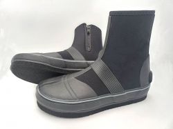 Fishing boot with felt sole